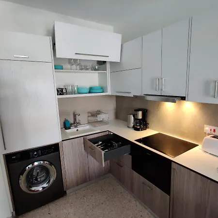 Apartment Lovely 1-bedroom Unit @ Fabulous Location
