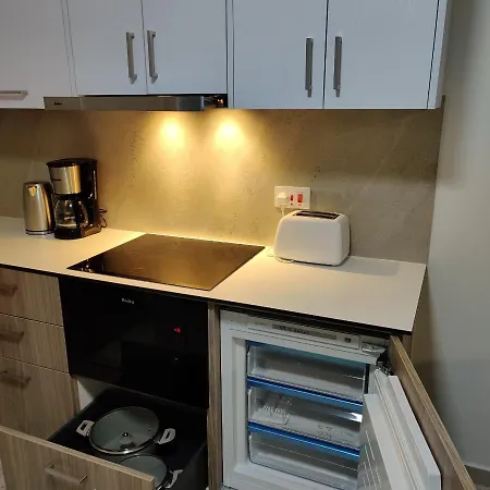 Lovely 1-bedroom Unit @ Fabulous Location Apartment *